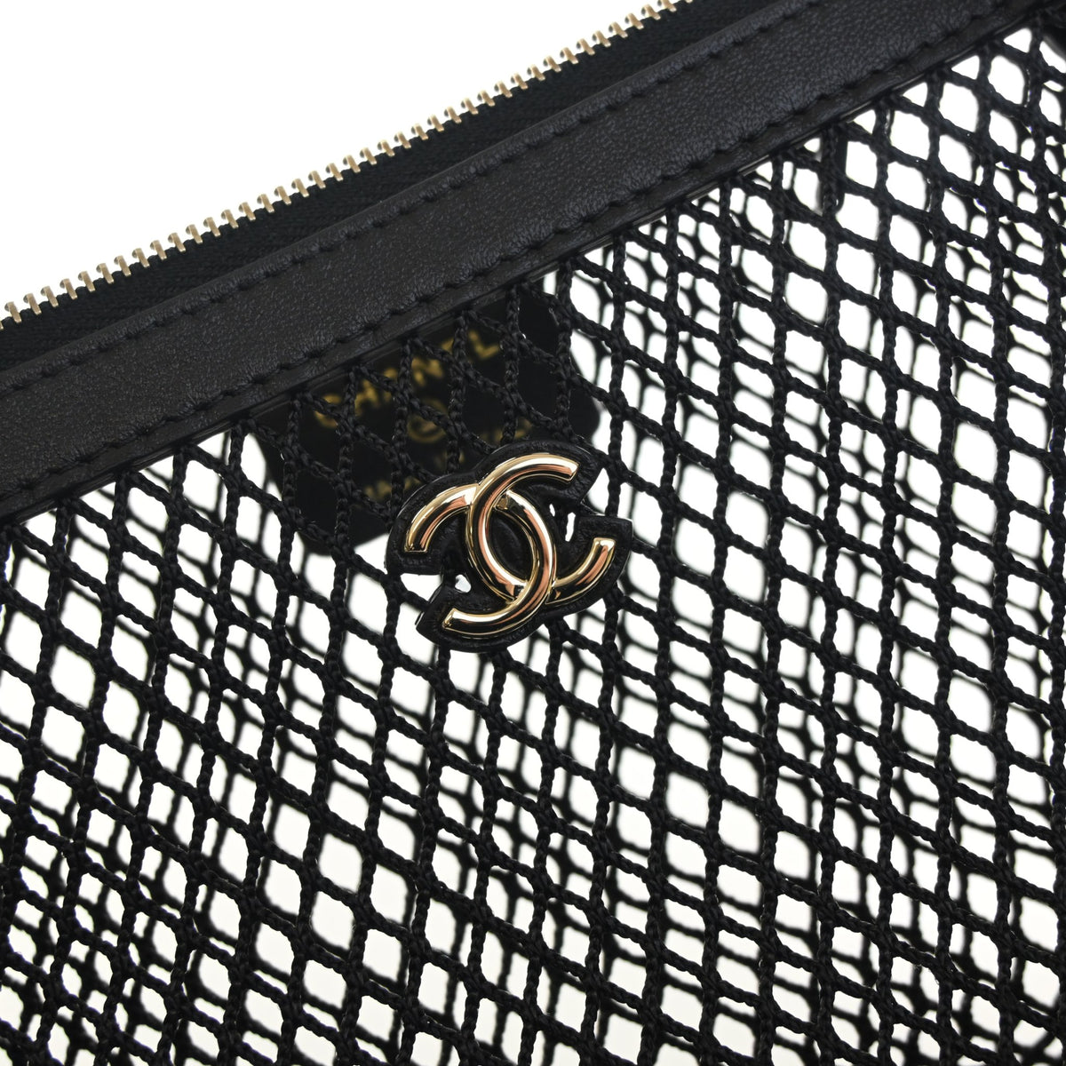 Pre-Owned Chanel Hobo Lambskin Mesh Chain, gold embossed logo detail