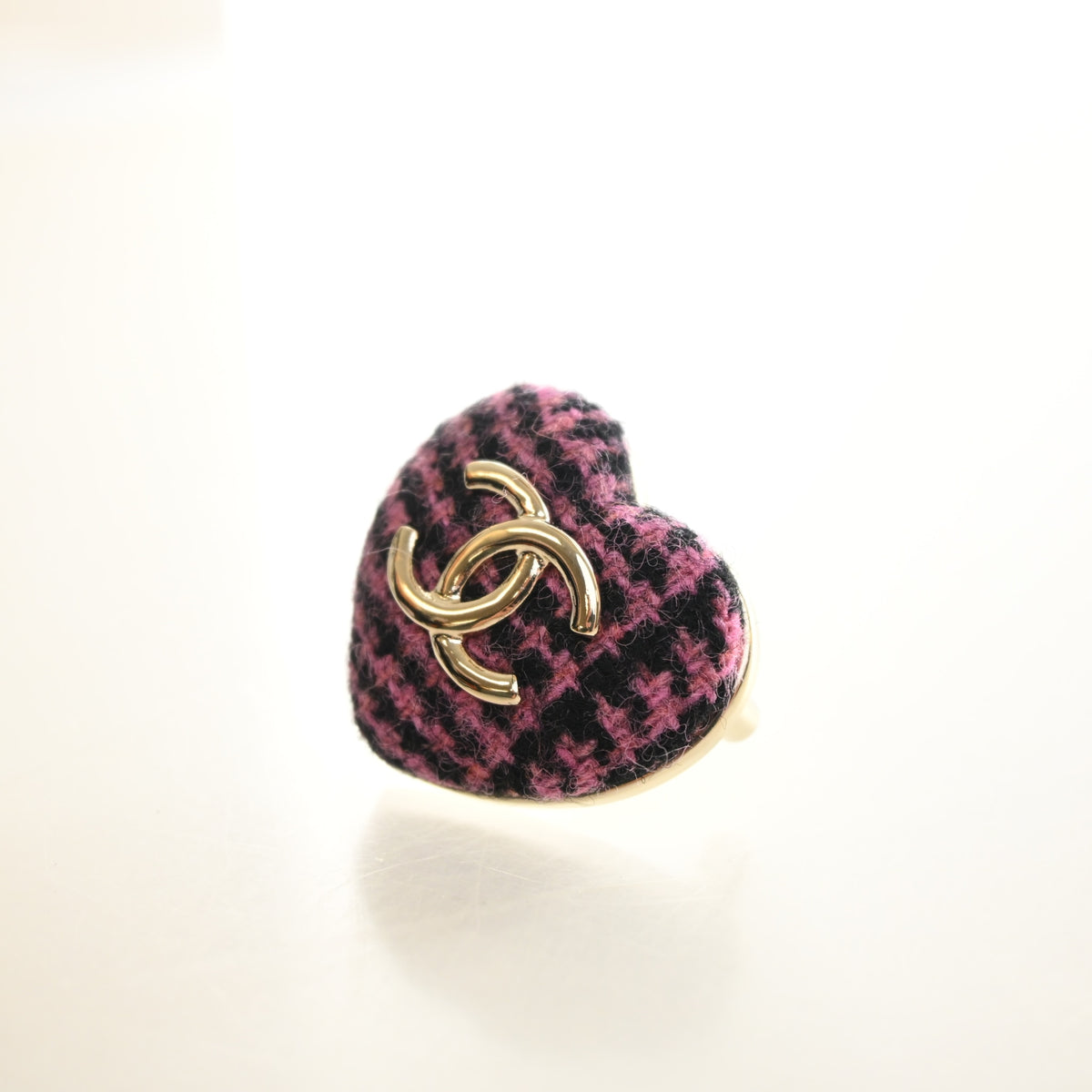 Pre-Owned Chanel Brooch Tweed CC Heart, front view