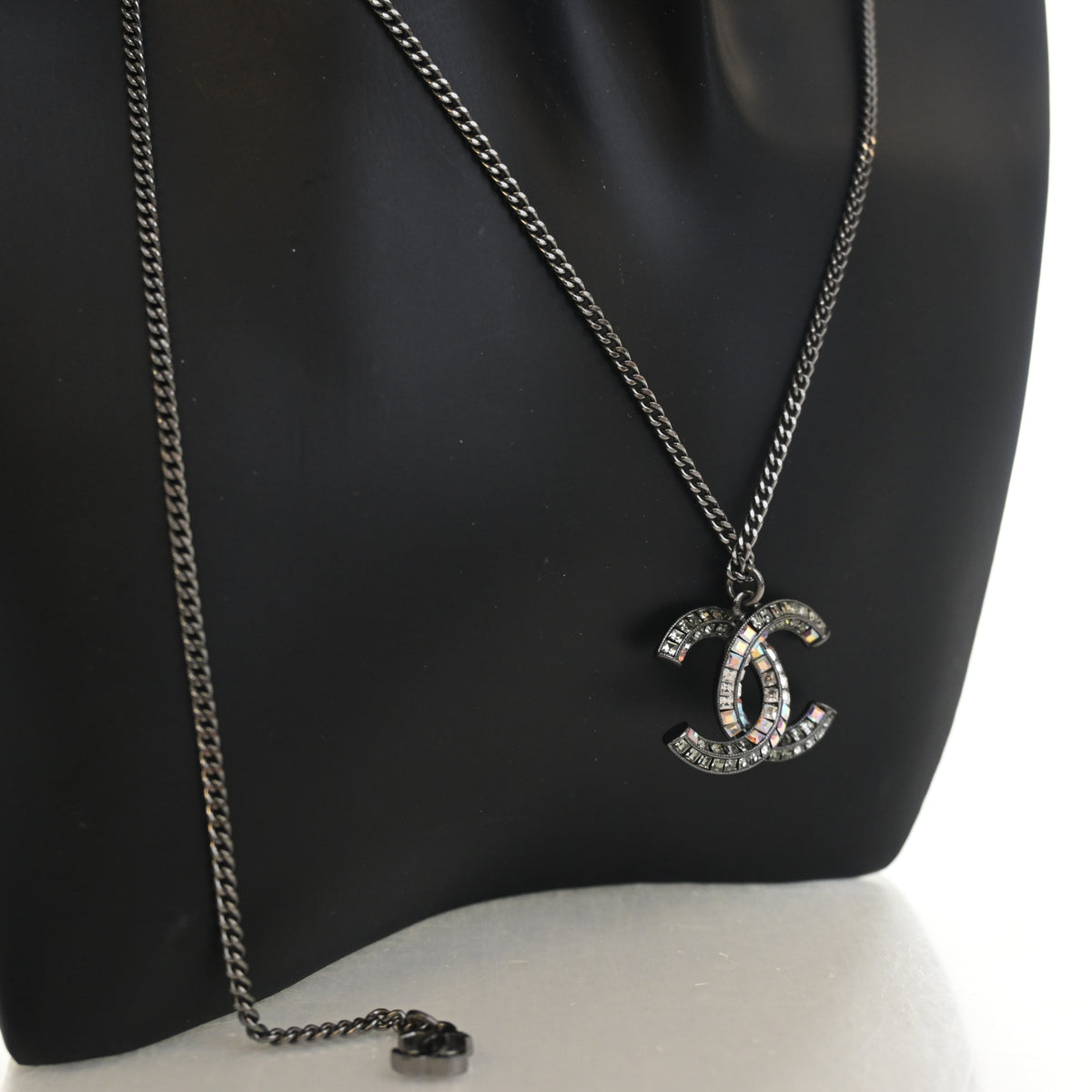 Pre-Owned Chanel Necklace Crystal CC Pendant, strap and chain detail