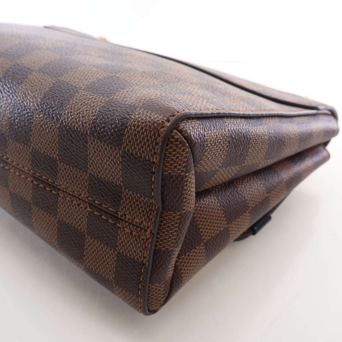 Pre-Owned Louis Vuitton PM Damier Ebene Vavin, base and feet view, photo 14 of 18
