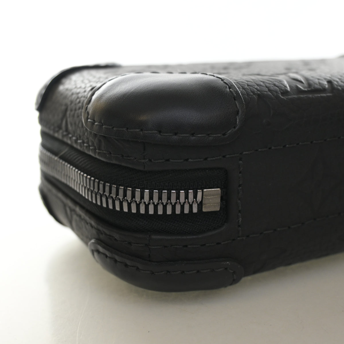 Louis Vuitton Monogram Taurillon Horizon Clutch, photo 6 of 12
