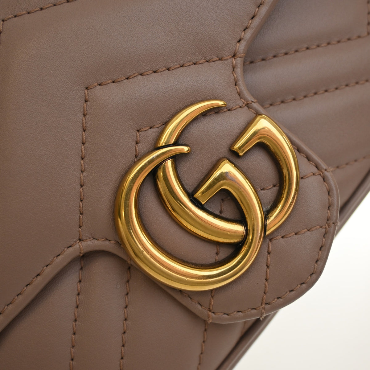 Pre-Owned Gucci Flap Bag Mini Calfskin Super Marmont, gold hardware close-up