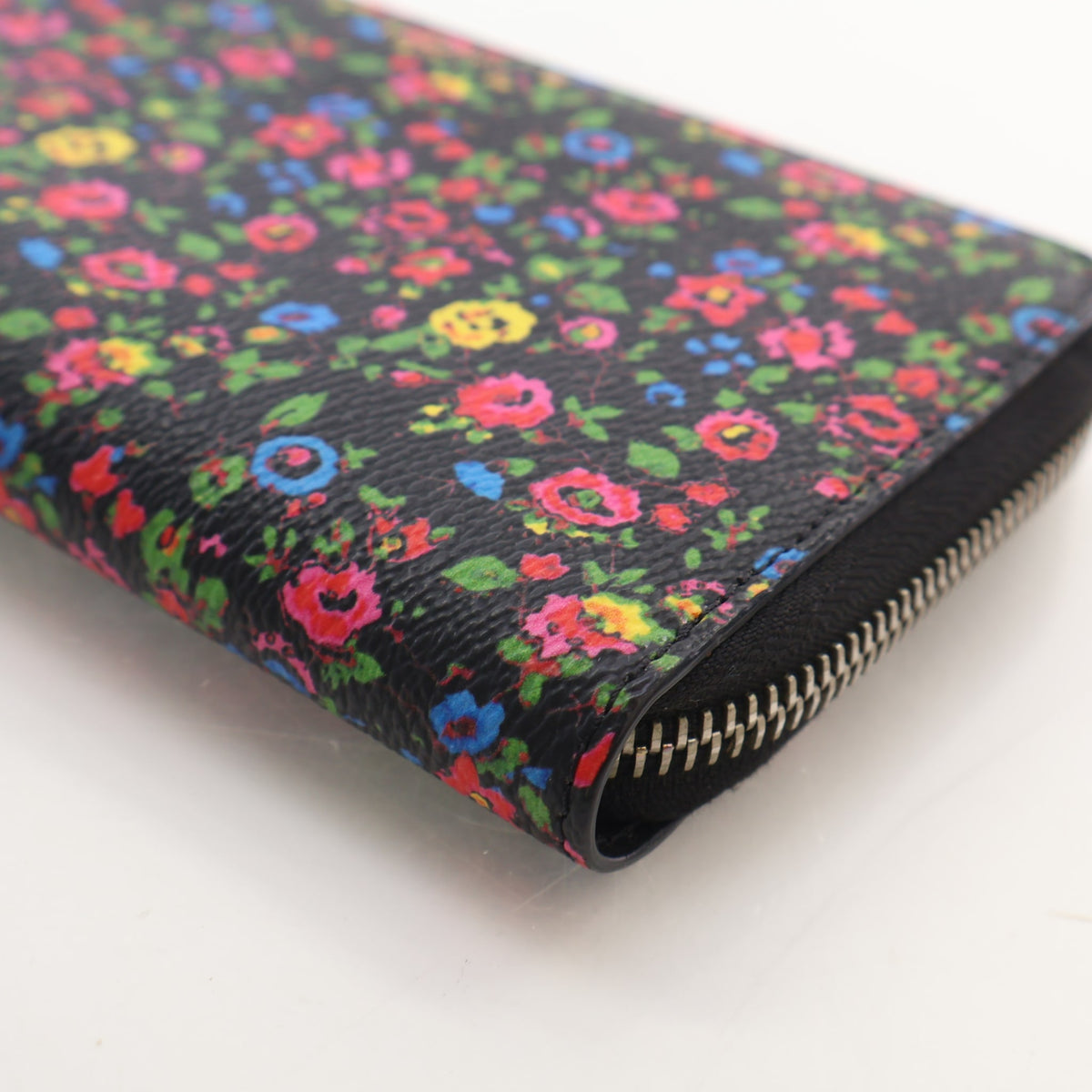 Pre-Owned Givenchy Wallet Floral Zip Around, side profile, photo 8 of 16