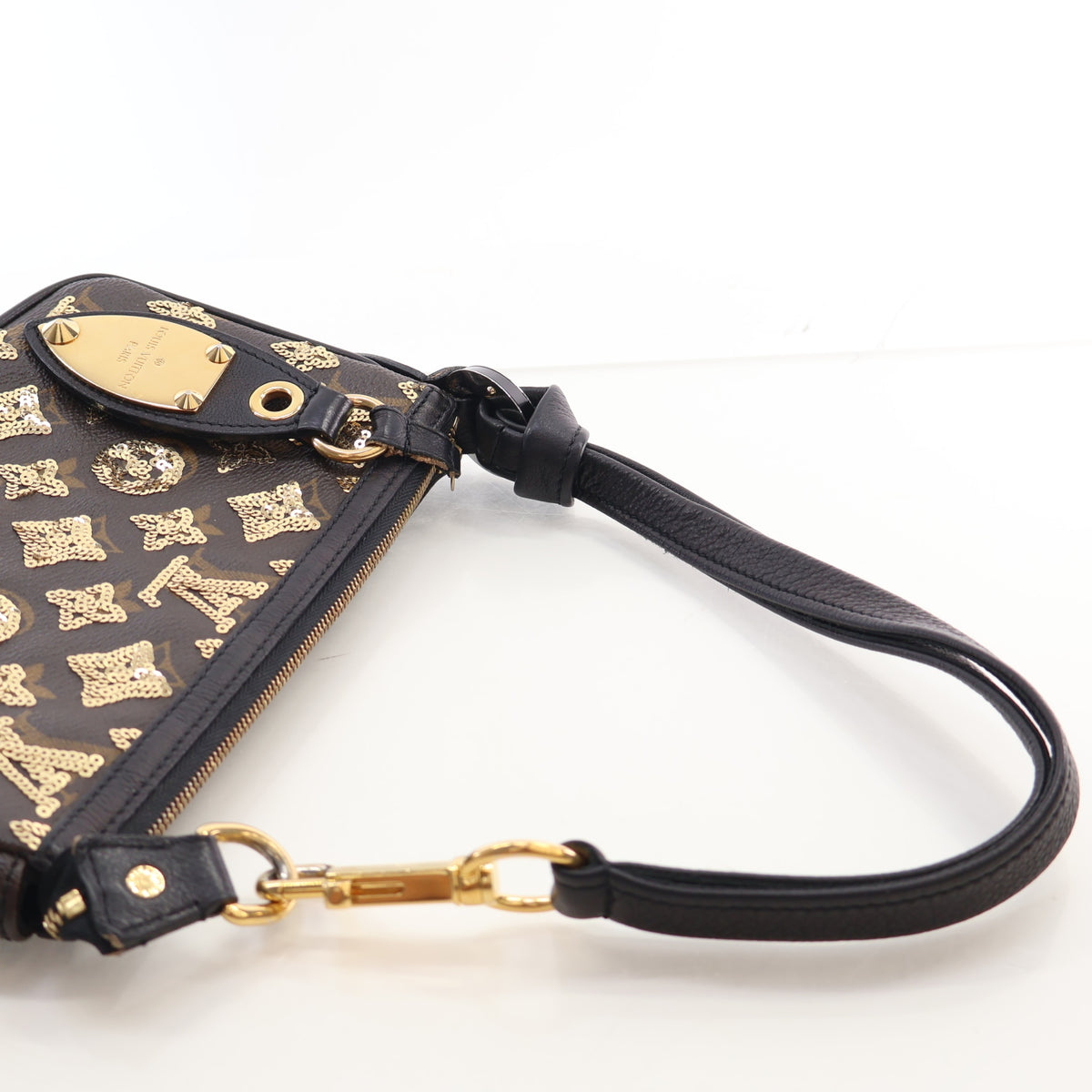 Pre-Owned Louis Vuitton Pochette Sequin Monogram Accessoires, strap detail