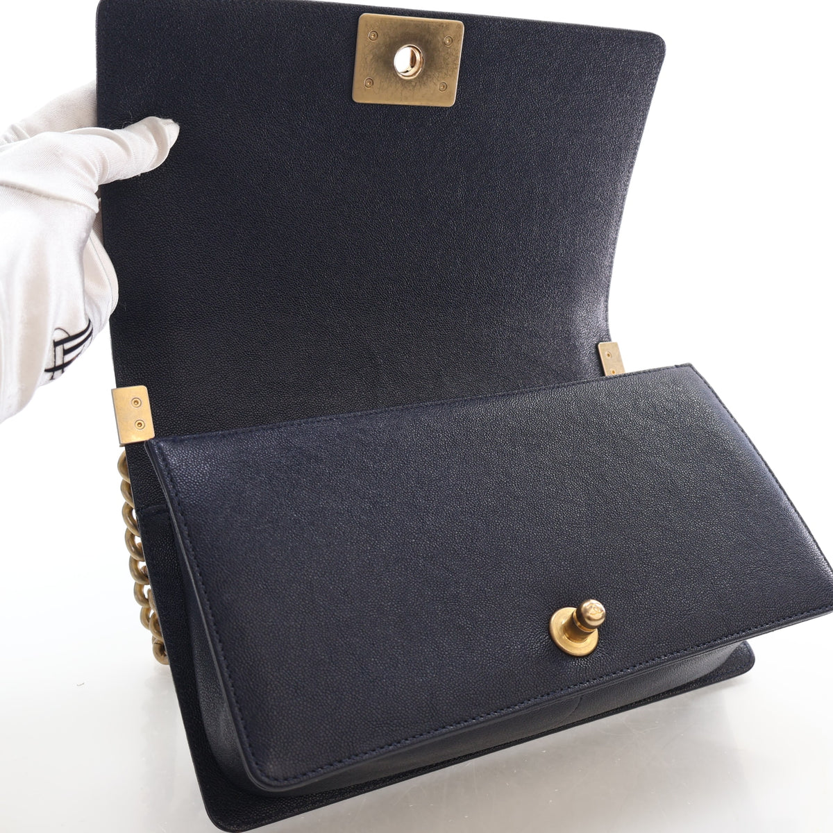 Pre-Owned Chanel Boy Bag Medium Caviar Leather, open interior with lining, photo 15 of 18