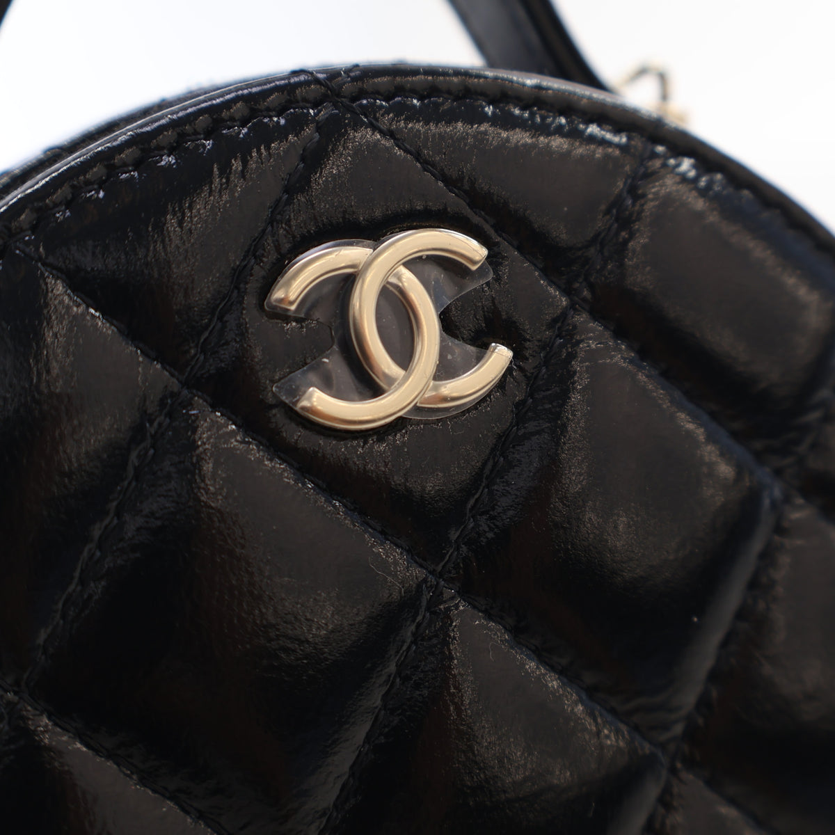 Pre-Owned Chanel Vanity Case Small Lambskin Round Handle With Care, gold embossed logo detail