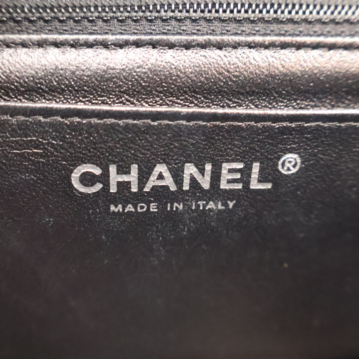 Pre-Owned Chanel Flap Bag Mini Patent Leather Single, logo detail, photo 13 of 14