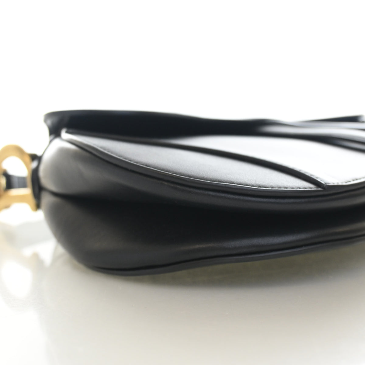 Pre-Owned Christian Dior Saddle Bag Medium Calfskin, side profile, photo 5 of 15