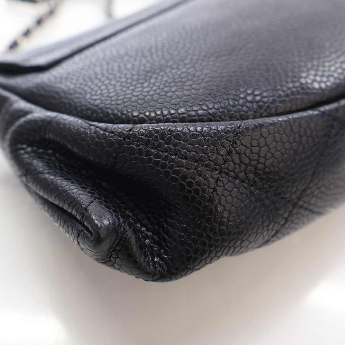 Pre-Owned Chanel Wallet On Chain Caviar Leather Half Moon WOC, corner and edge detail, photo 11 of 17