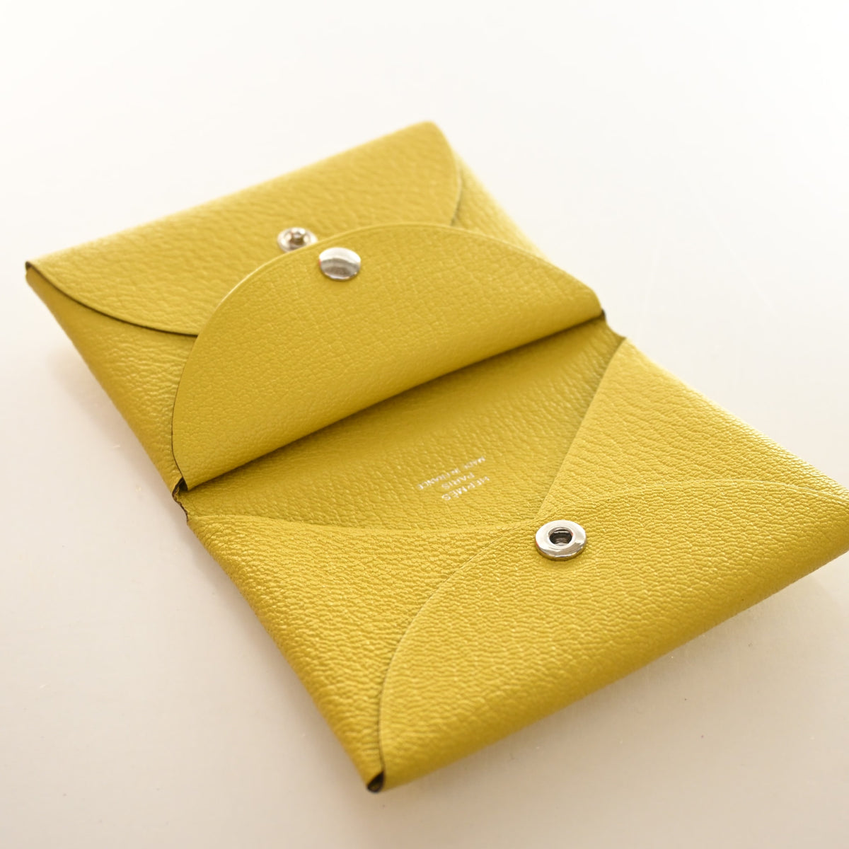 Pre-Owned Hermès Card Holder Jaune De Naples Calvi Duo, open interior with lining