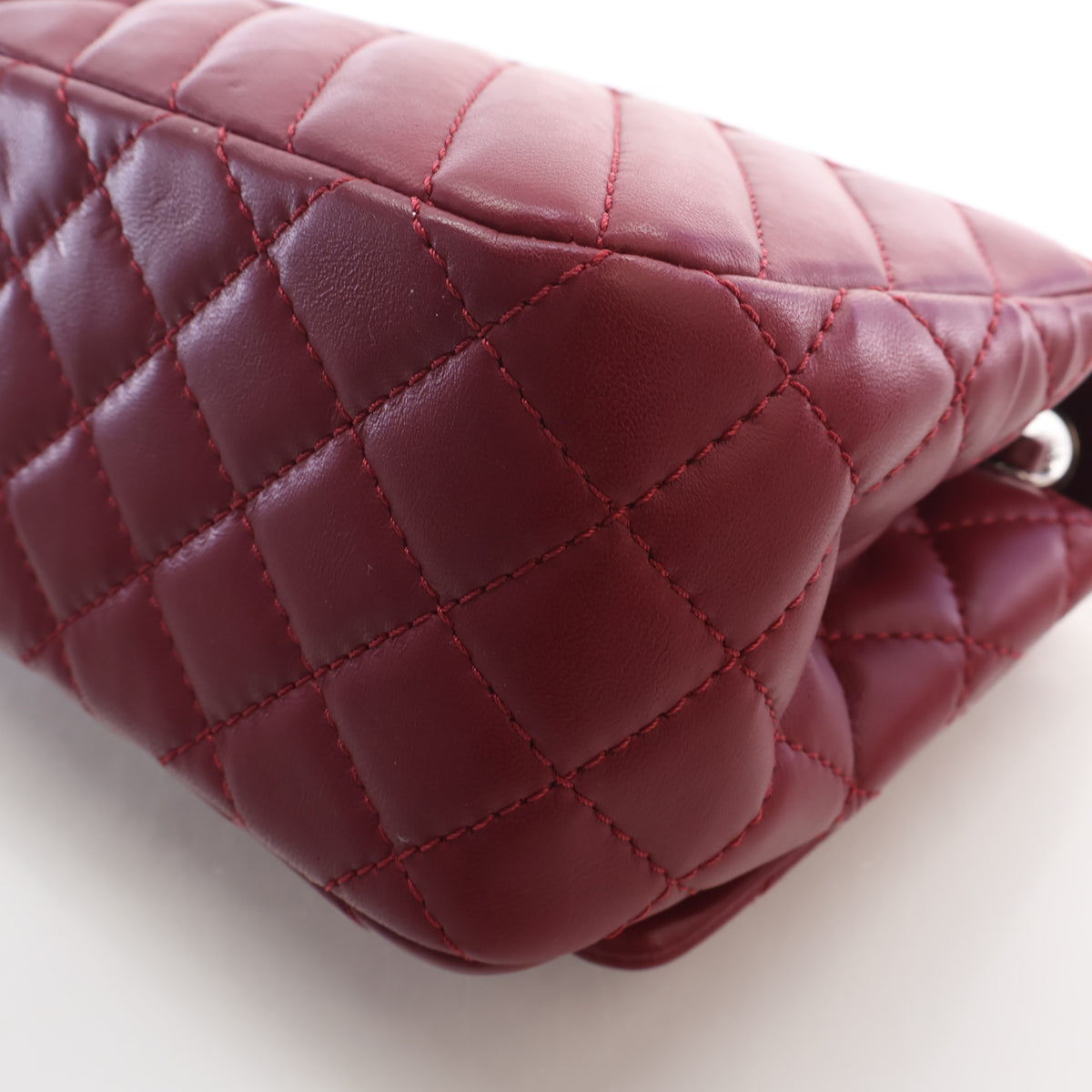 Chanel Medium Lambskin Surpique Chevron Flap, photo 13 of 17