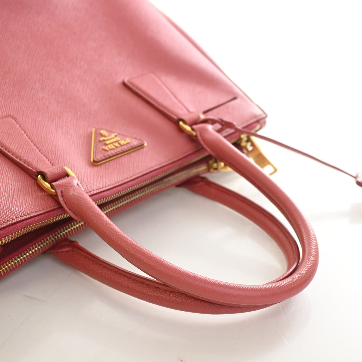 Pre-Owned Prada Galleria Medium Saffiano Double Zip Tote, strap and chain detail