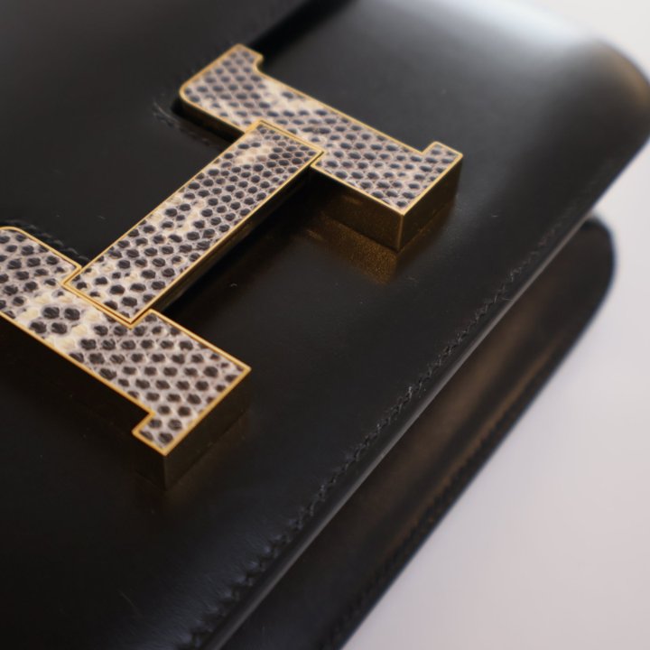 Pre-Owned Hermès Constance 24 Black Box Touch, gold hardware