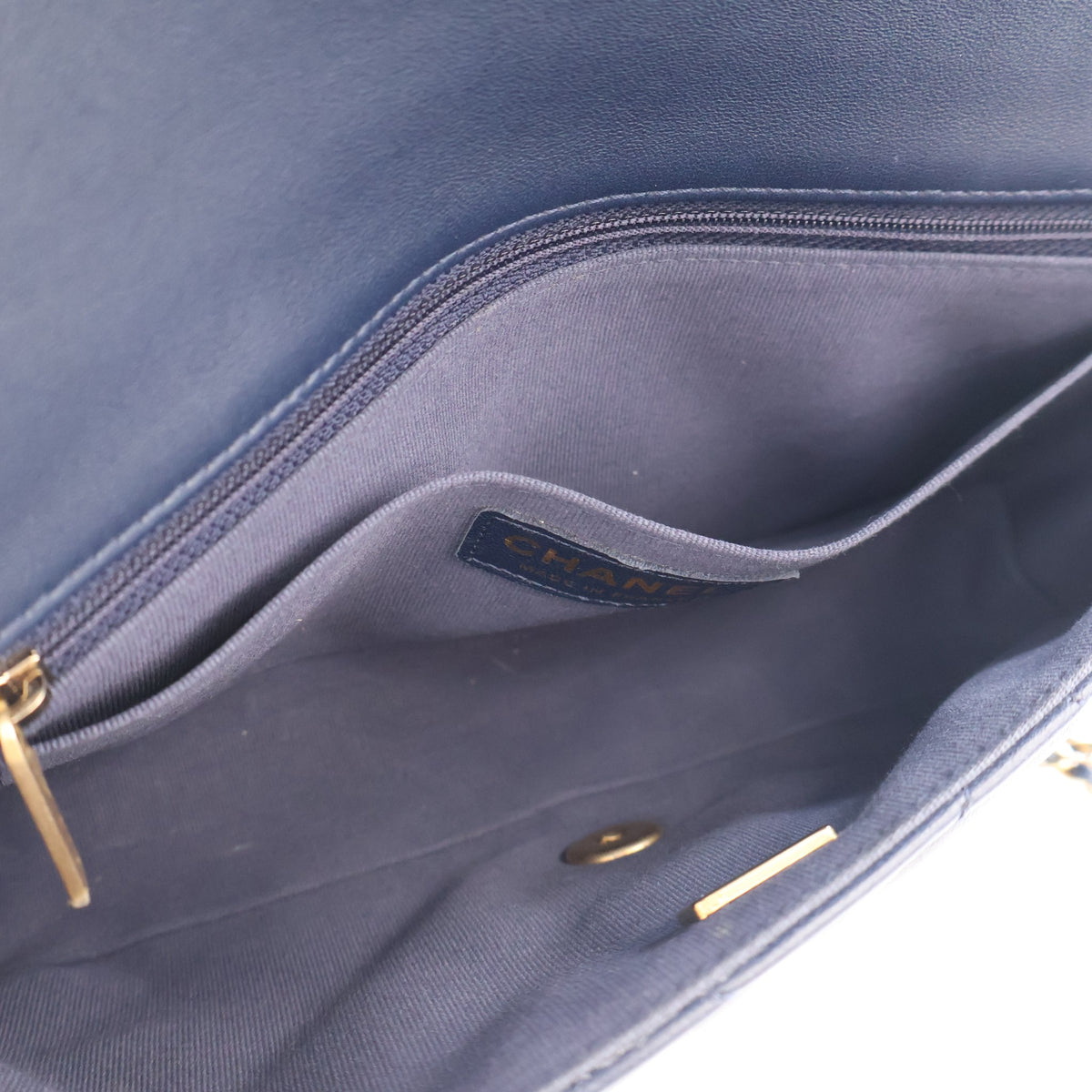 Pre-Owned Chanel Flap Bag Medium Lambskin Chain, open interior with lining, photo 17 of 19