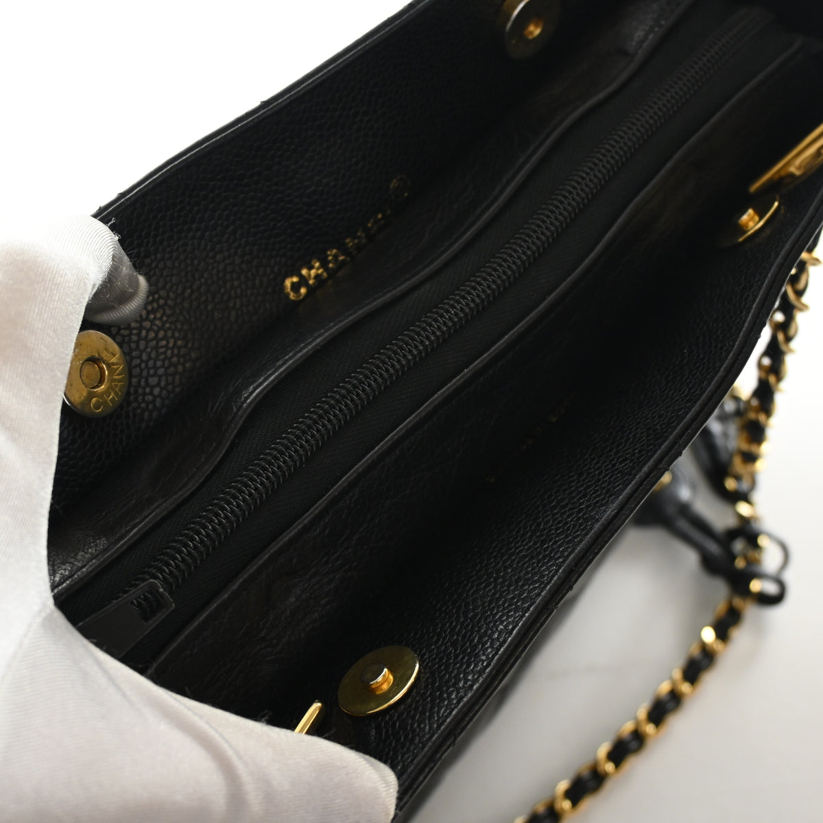 Vintage Chanel Shopping Tote Caviar Leather, open interior with lining