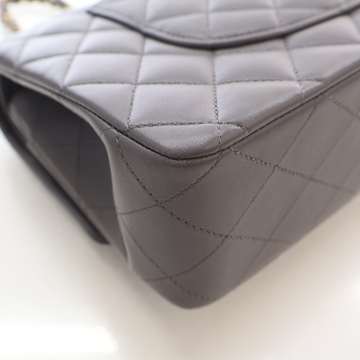 Pre-Owned Chanel Classic Double Flap Medium Lambskin Bag, corner and edge detail, photo 12 of 17