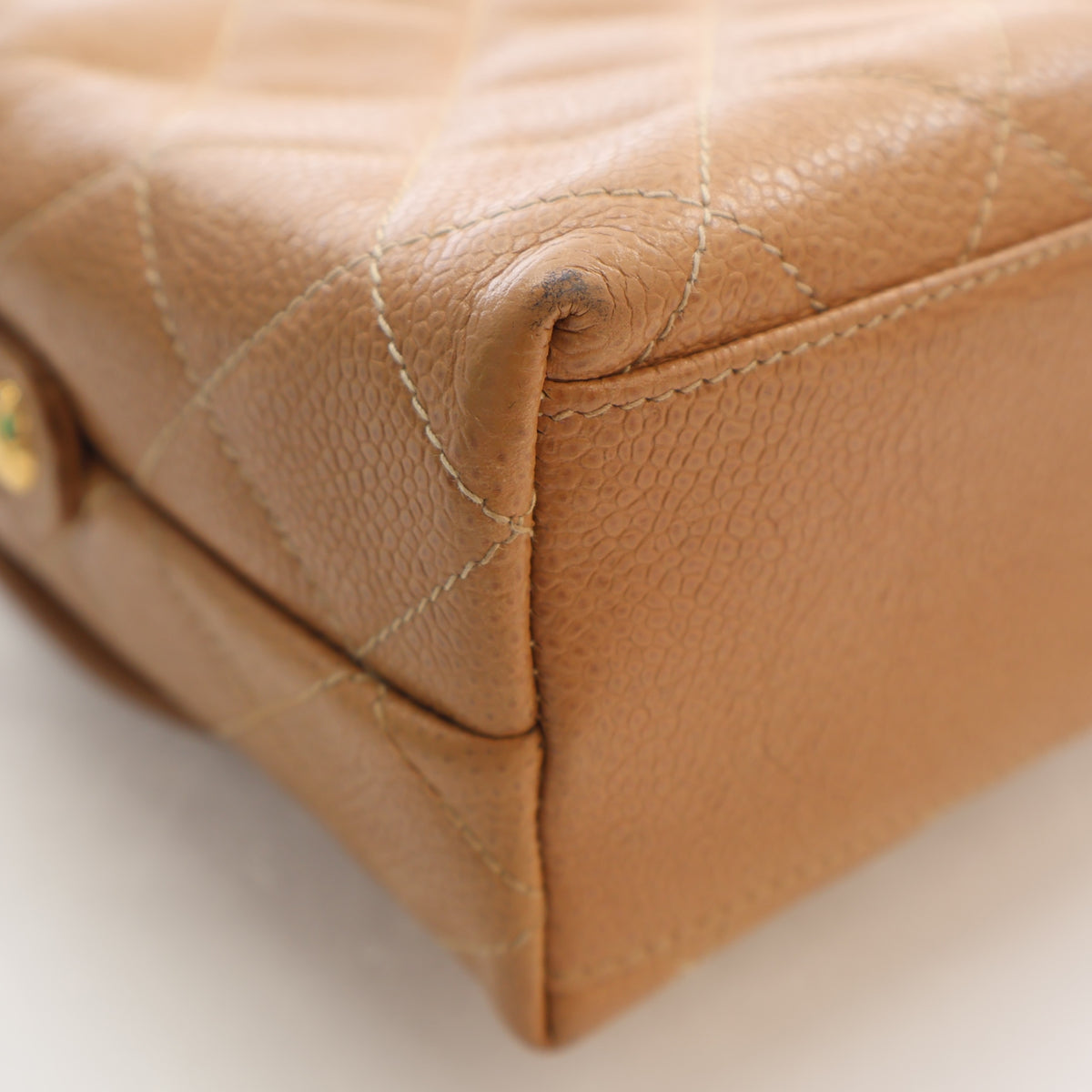 Vintage Chanel Flap Bag Small Caviar Leather Diana, corner and edge detail, photo 14 of 21