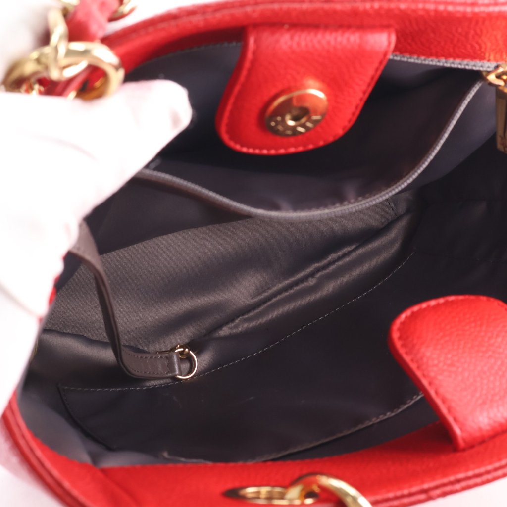 Pre-Owned Chanel Shopping Tote Small Caviar Leather Petite, open interior with lining
