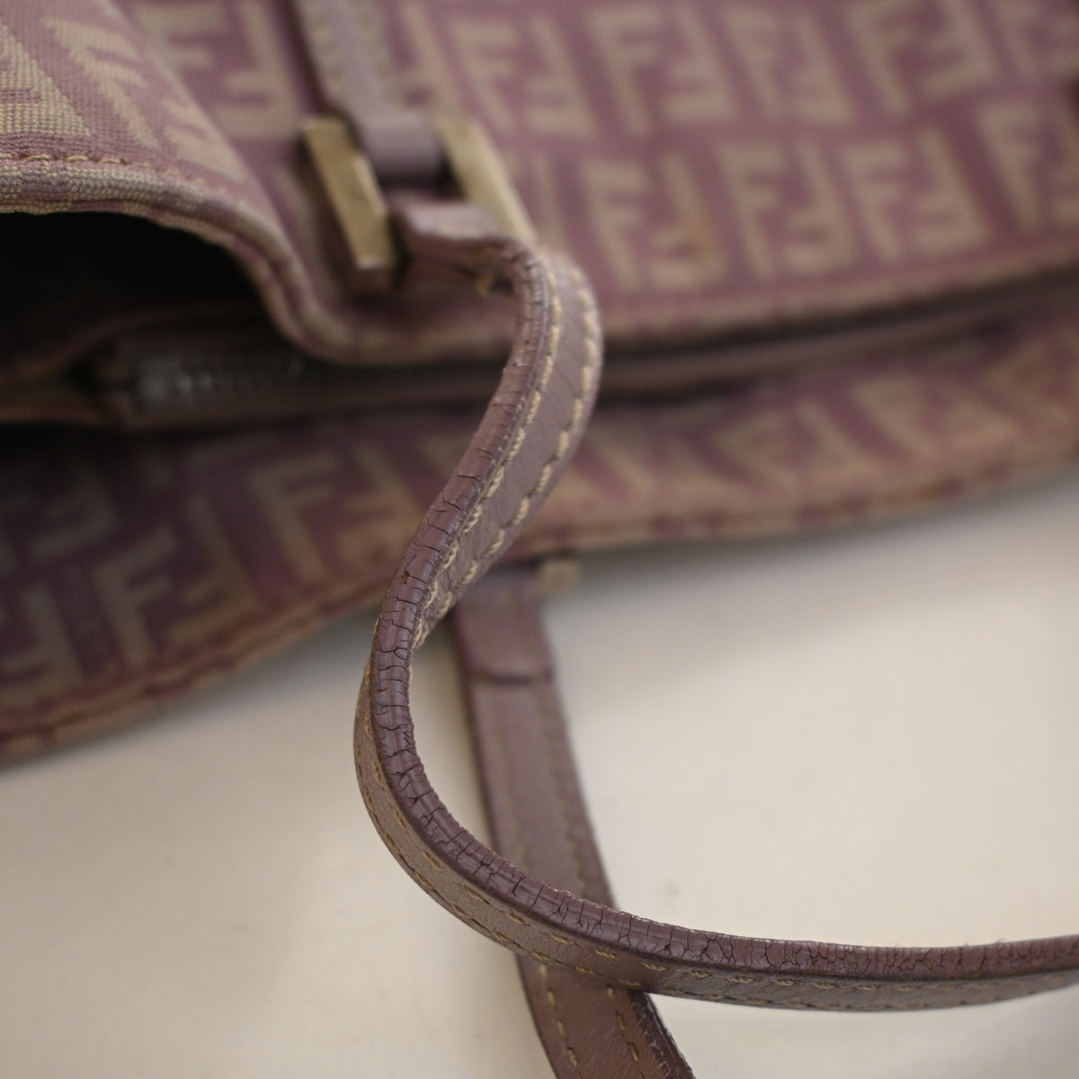 Pre-Owned Fendi Tote Bag Zucchino, corner and edge detail, photo 14 of 14
