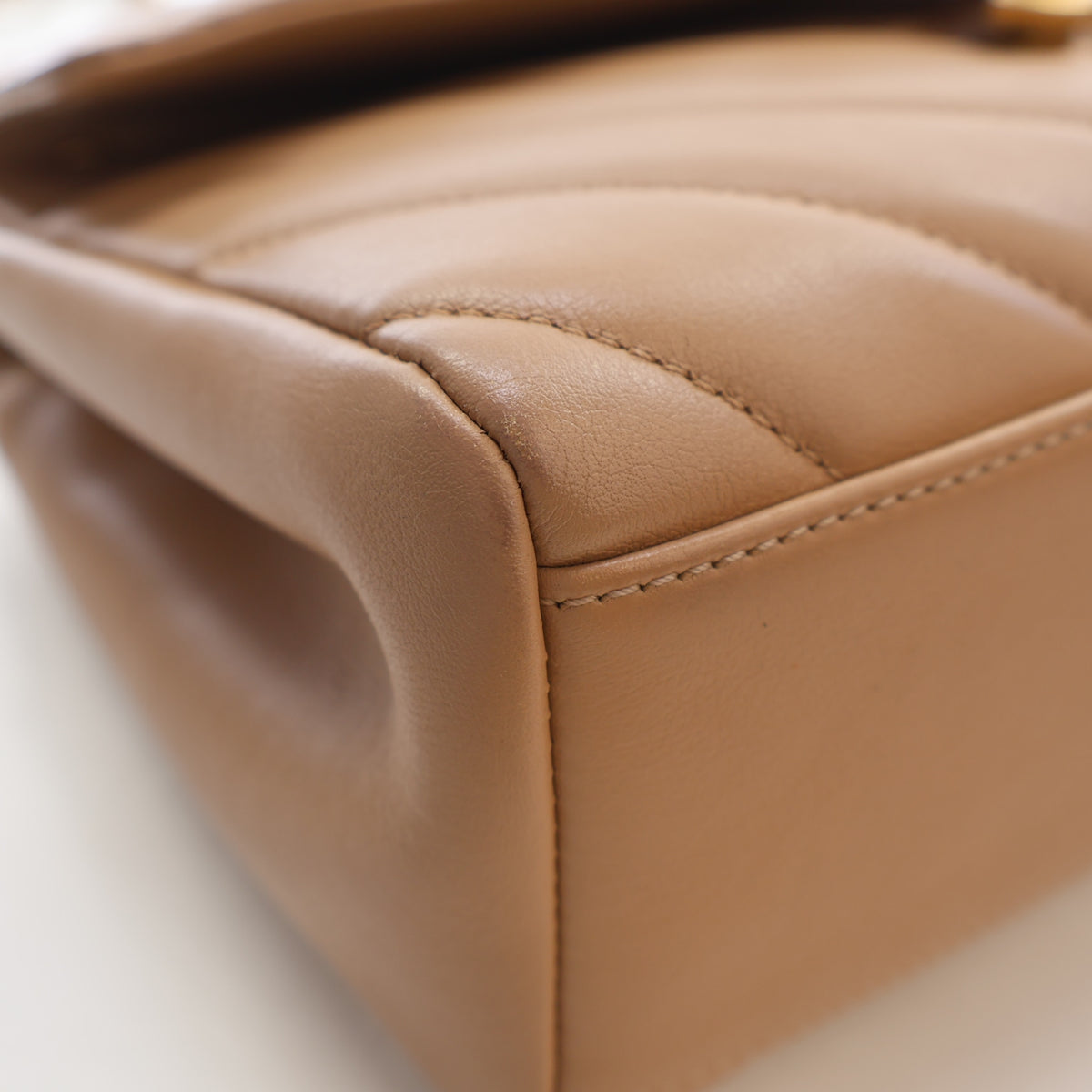 Pre-Owned Chanel Calfskin Chevron In The City Bag, corner and edge detail