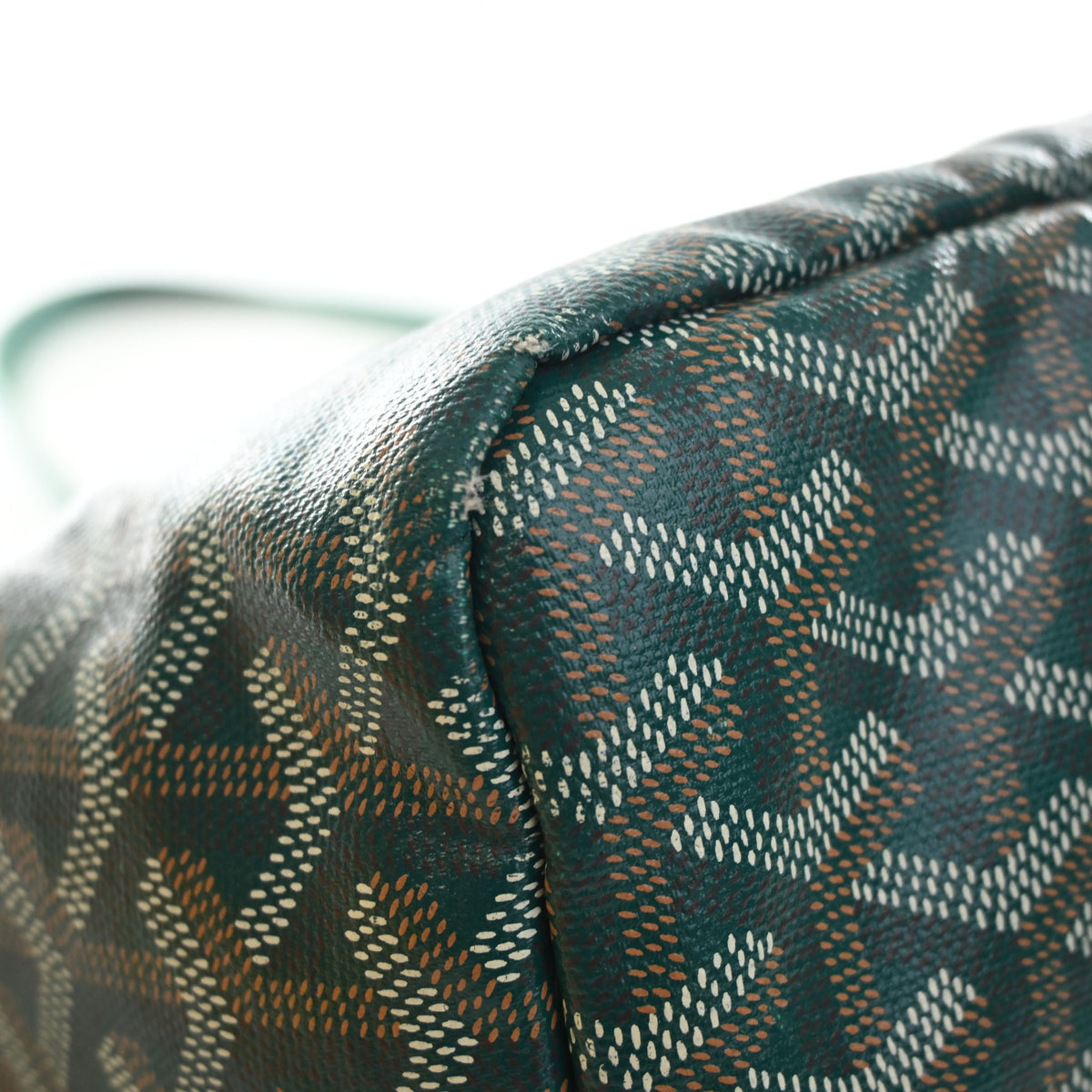 Pre-Owned Goyard GM Goyardine St. Louis, corner and edge detail