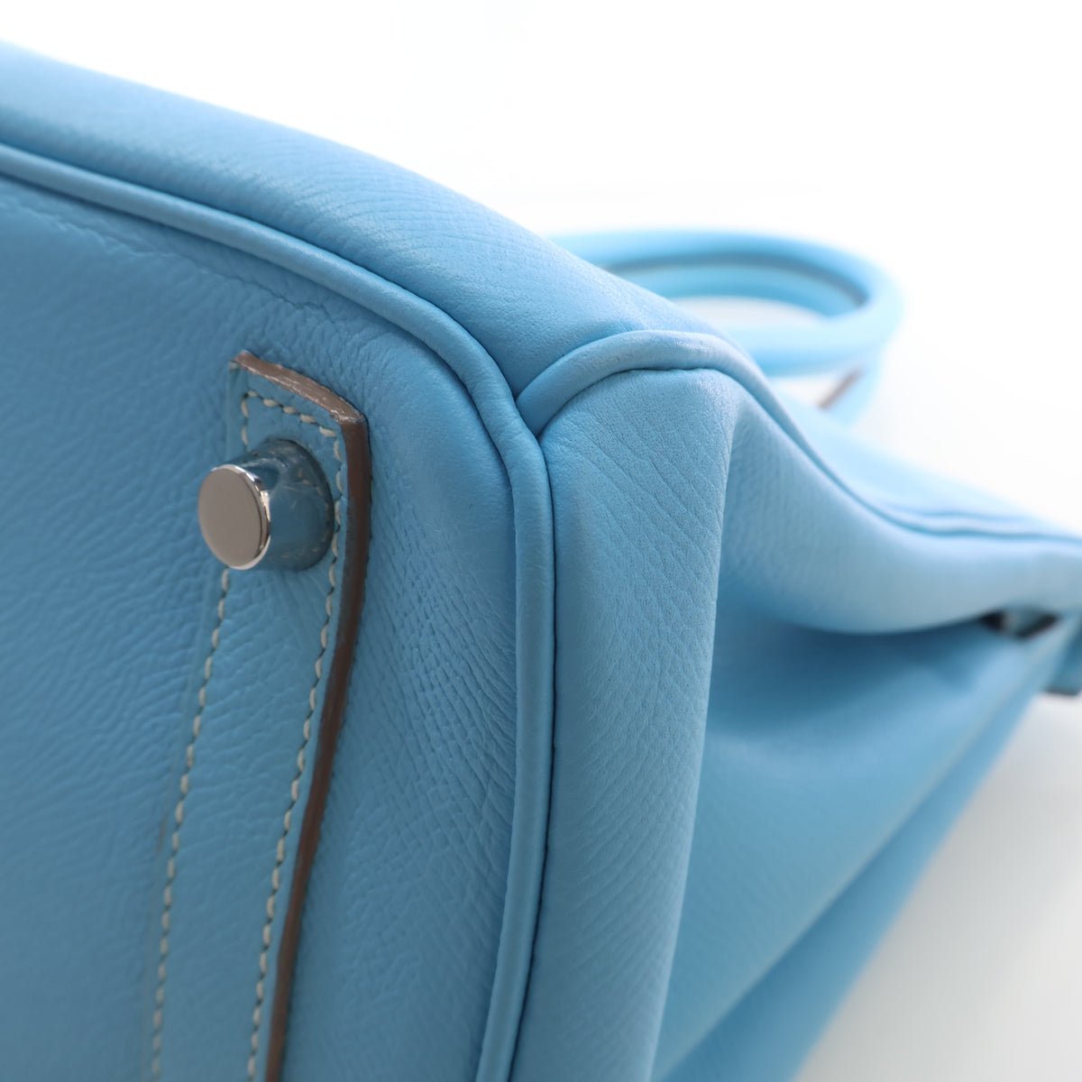Pre-Owned Hermès Birkin 30 Celeste Epsom Leather Verso, base and feet view, photo 17 of 22