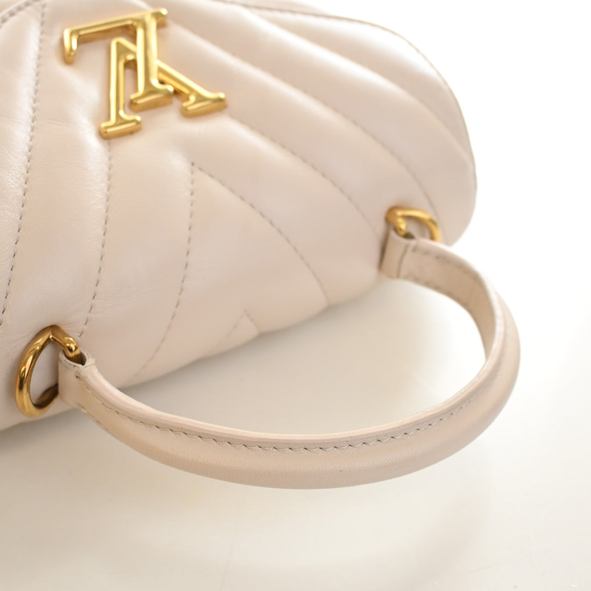 Louis Vuitton Calfskin Hold Me New Wave, photo 10 of 20