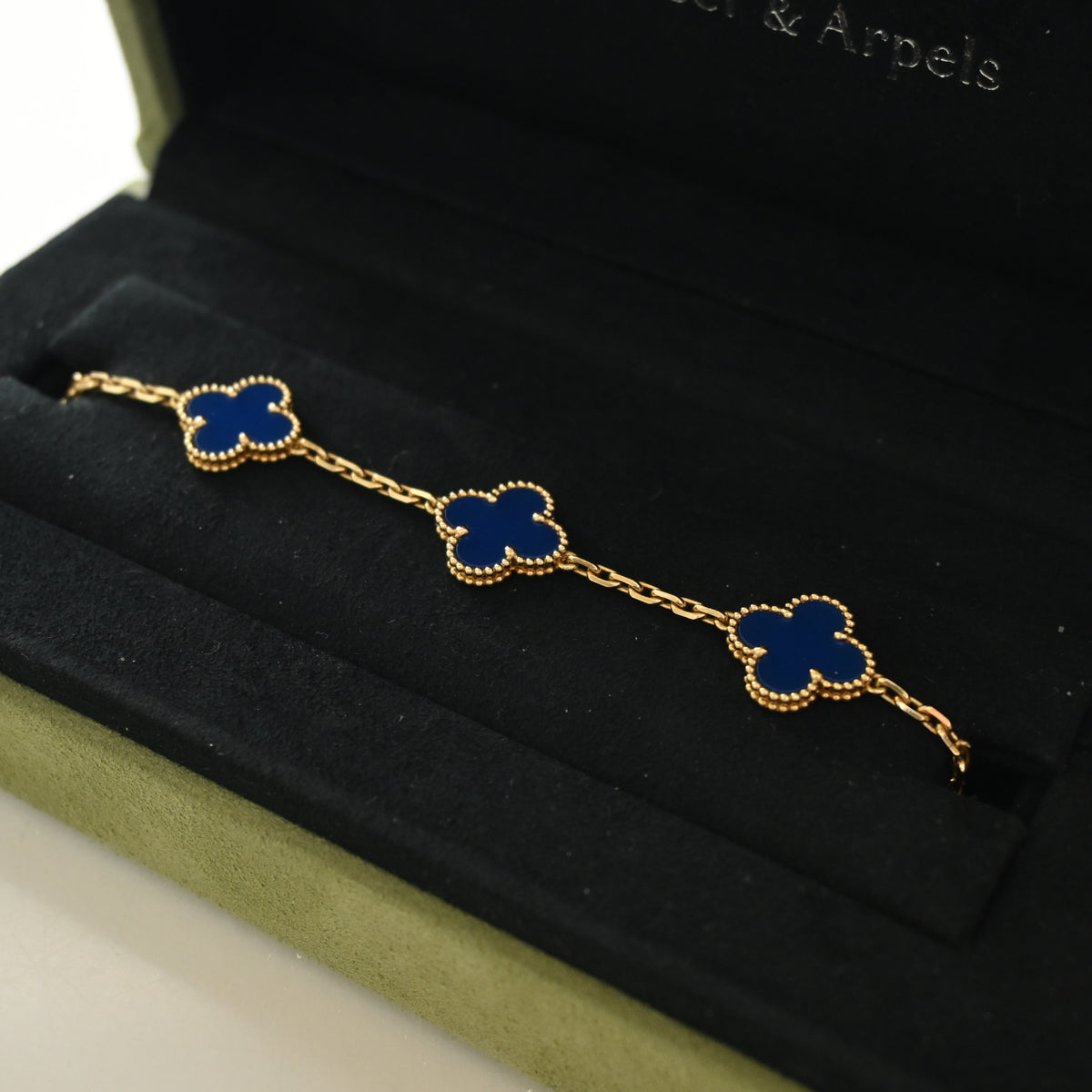 Van Cleef & Arpels Agate 5 Motif Vintage Alhambra Bracelet, photo 5 of 7