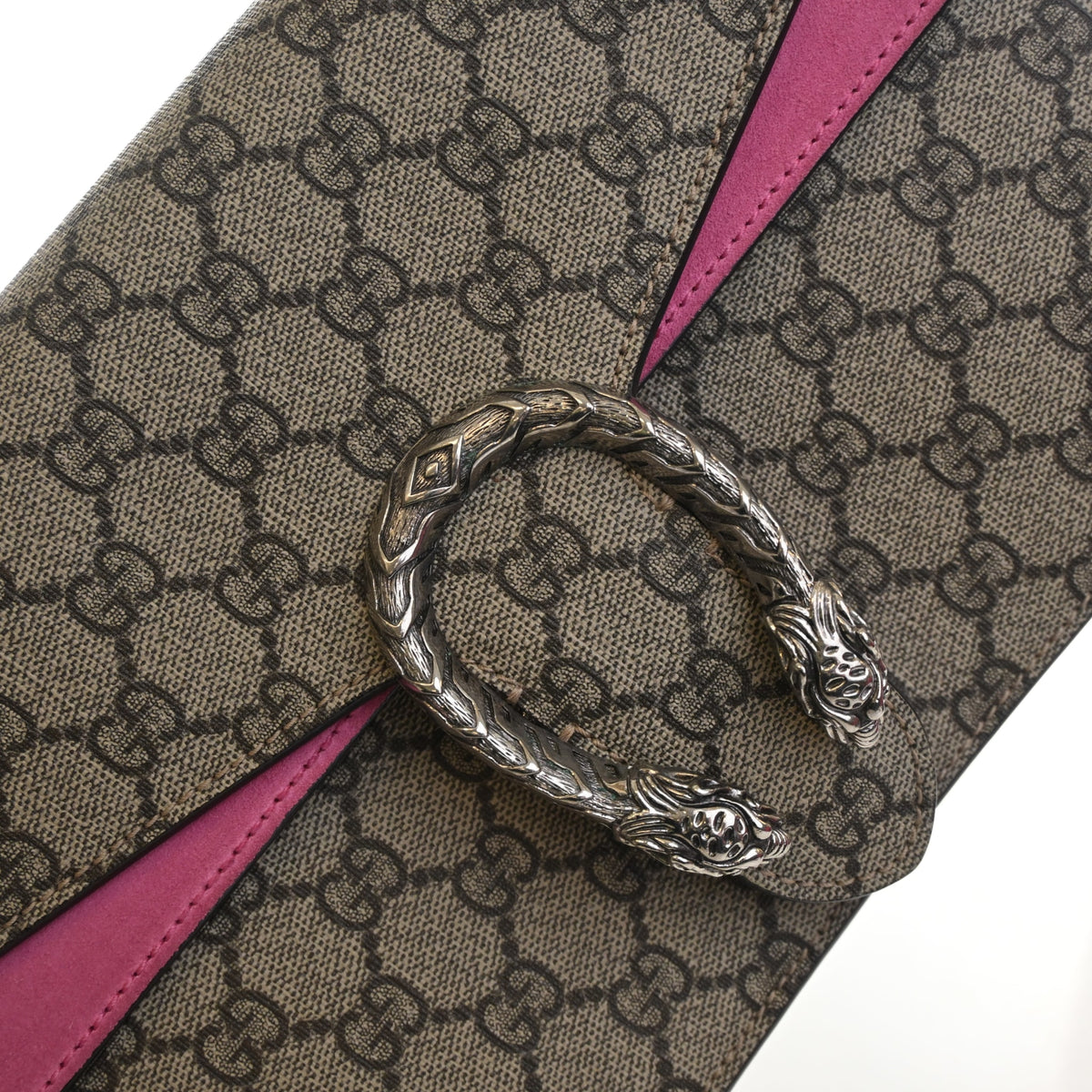 Pre-Owned Gucci Shoulder Bag Small GG Supreme Dionysus, silver hardware close-up