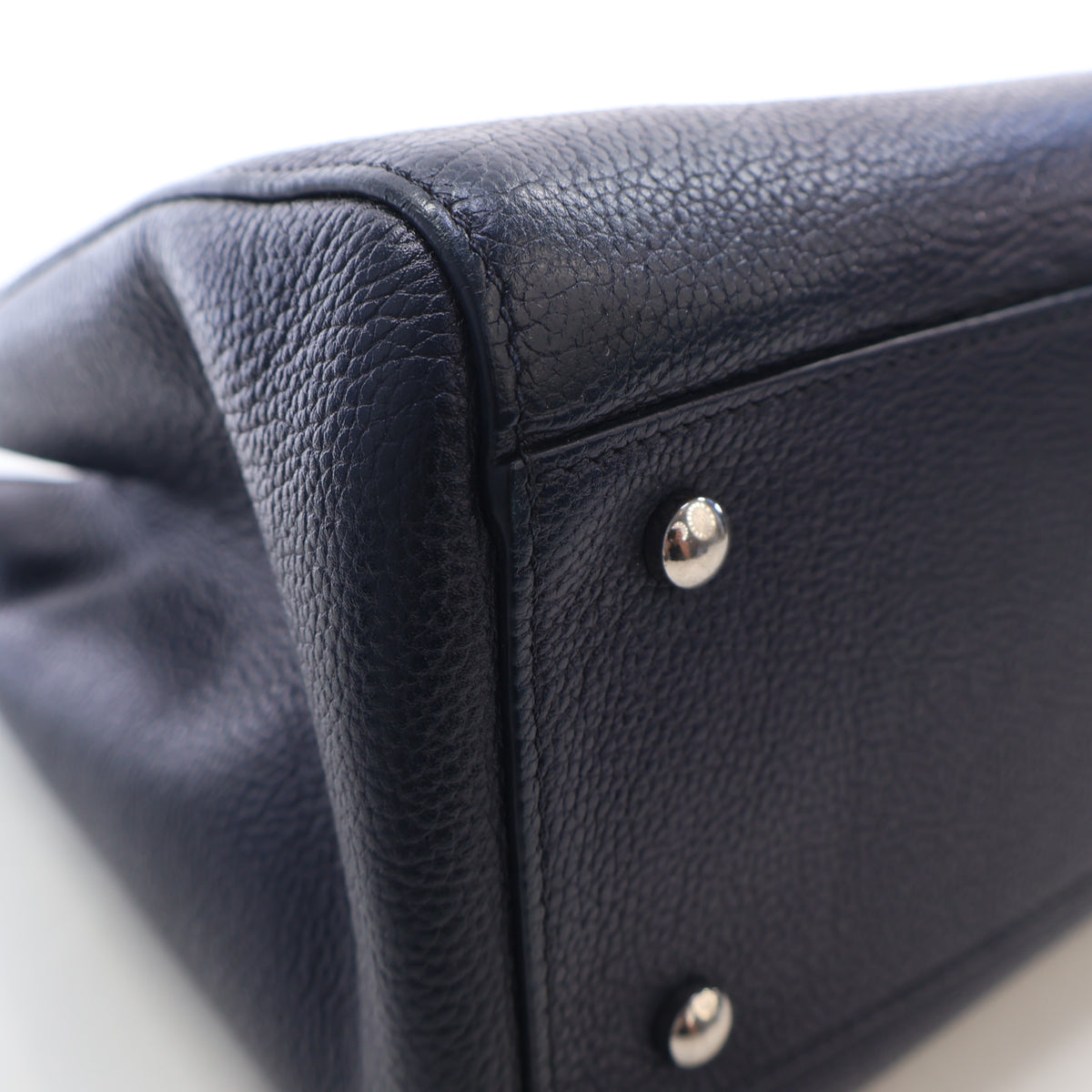 Pre-Owned Chanel Tote Bag Small Calfskin Neo Executive, corner and edge detail