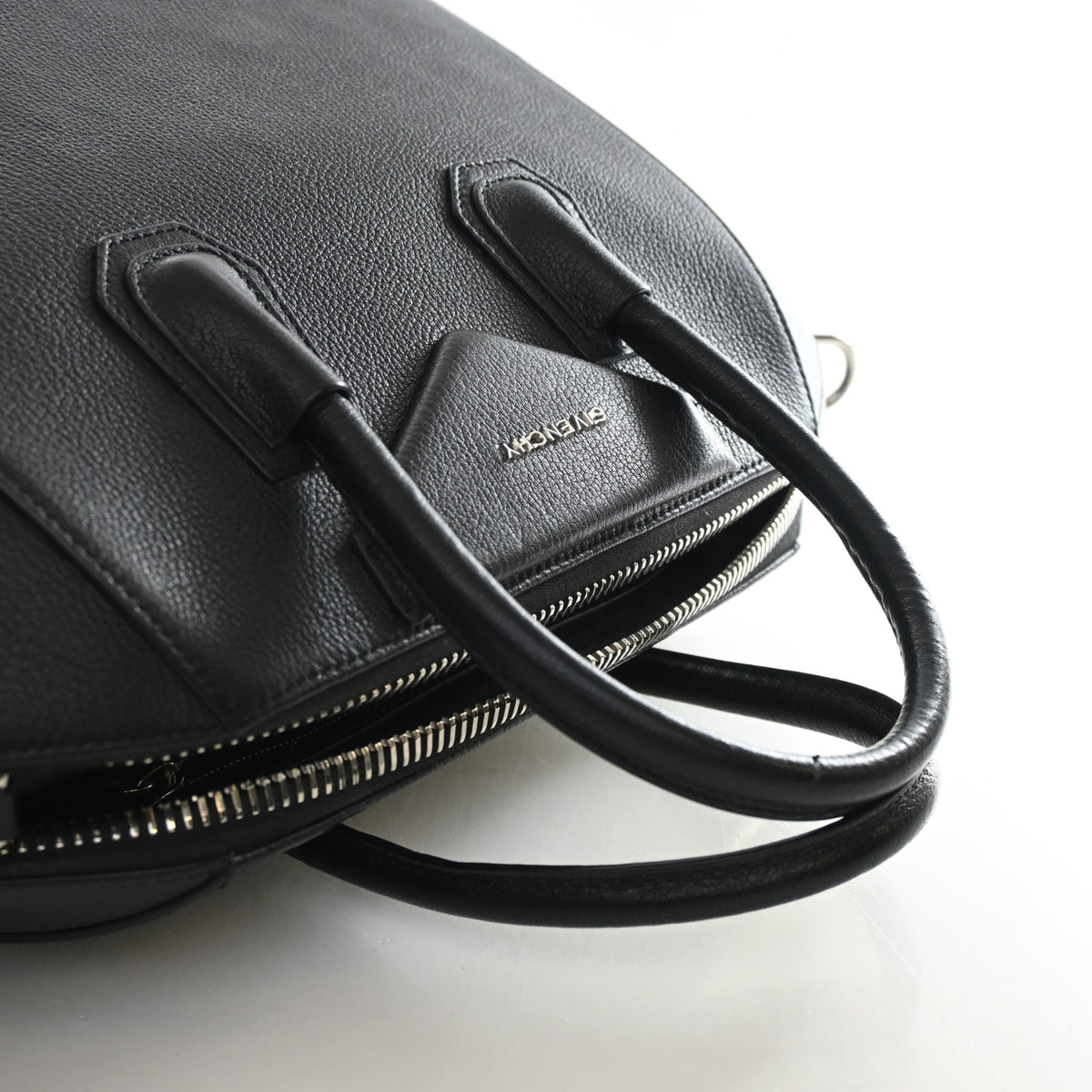 Pre-Owned Givenchy Antigona Medium Goatskin Bag, silver hardware close-up