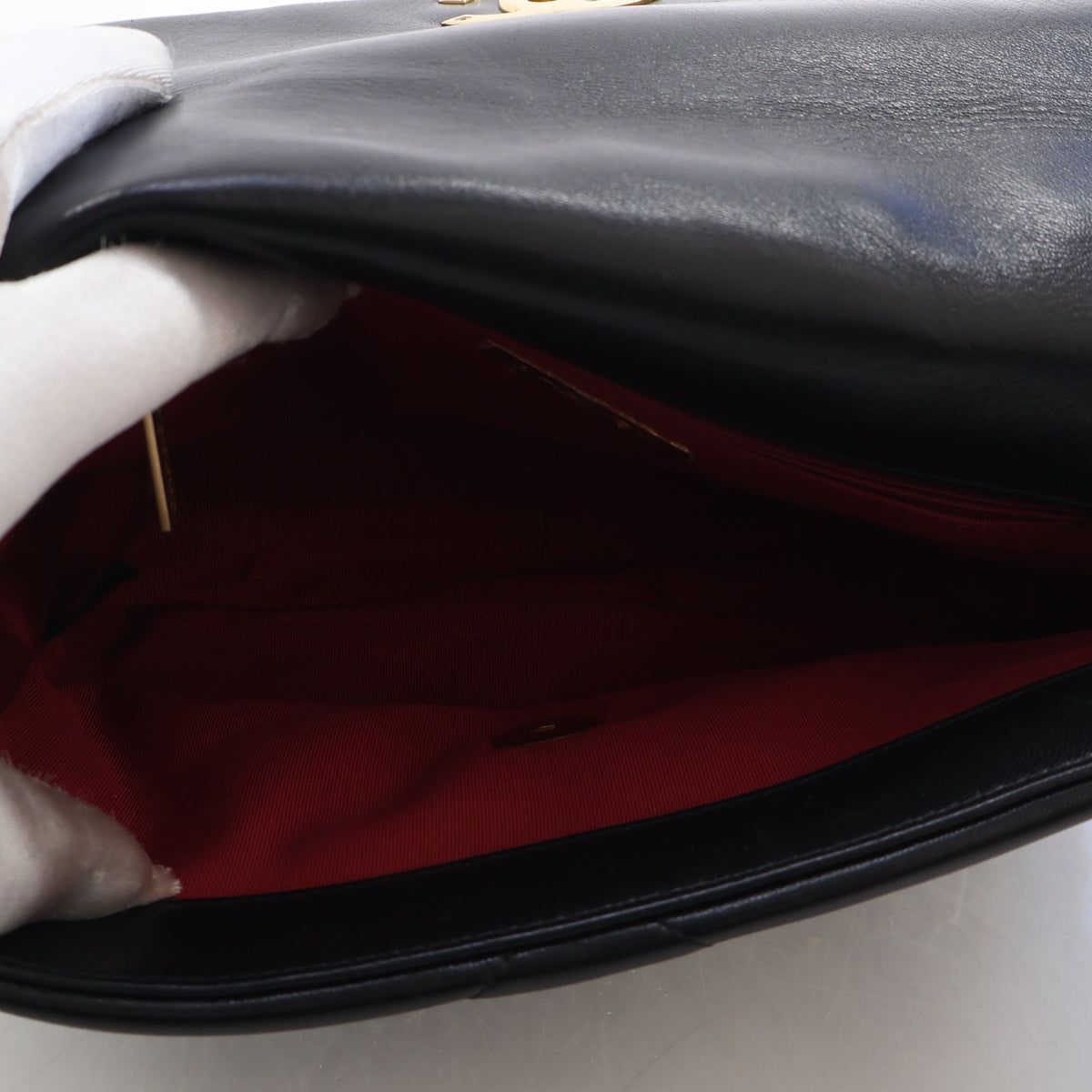 Pre-Owned Chanel 19 Flap Bag Medium Lambskin, open interior with lining, photo 12 of 21