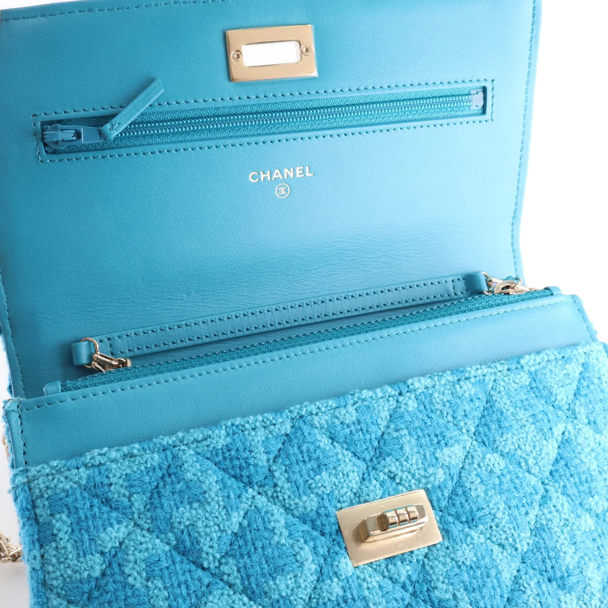 Pre-Owned Chanel Wallet On Chain Tweed, open interior with lining