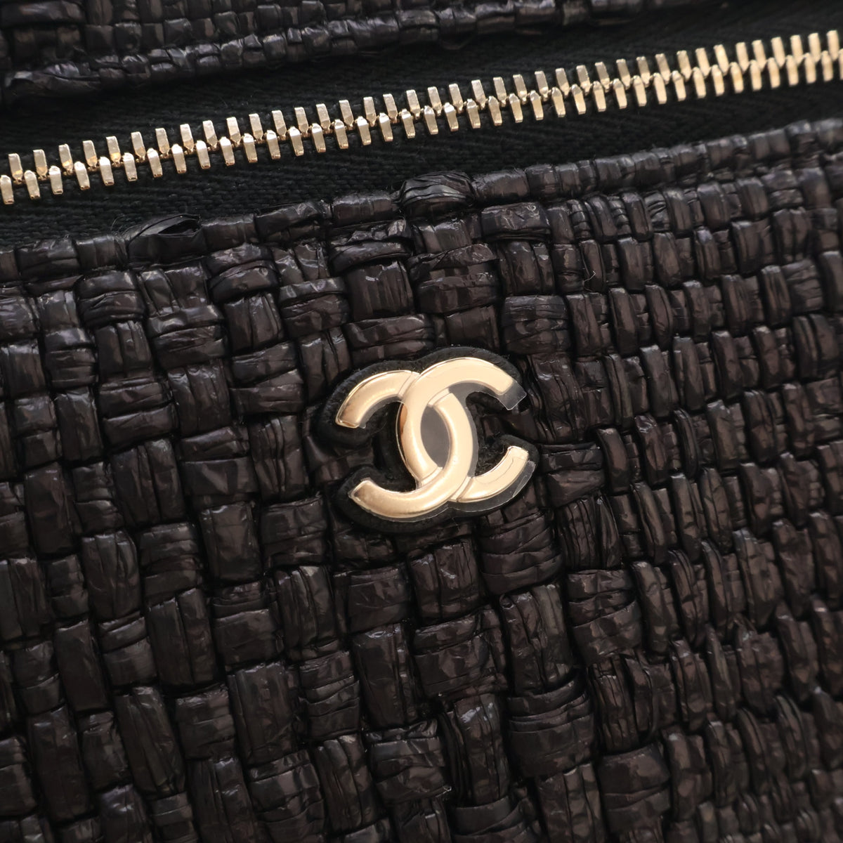 Pre-Owned Chanel Top Handle Small Raffia Slim Vanity With Chain, gold embossed logo detail