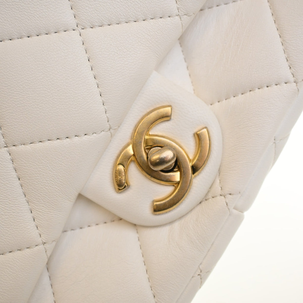 Chanel Small Lambskin Chain Flap Bag, photo 4 of 18