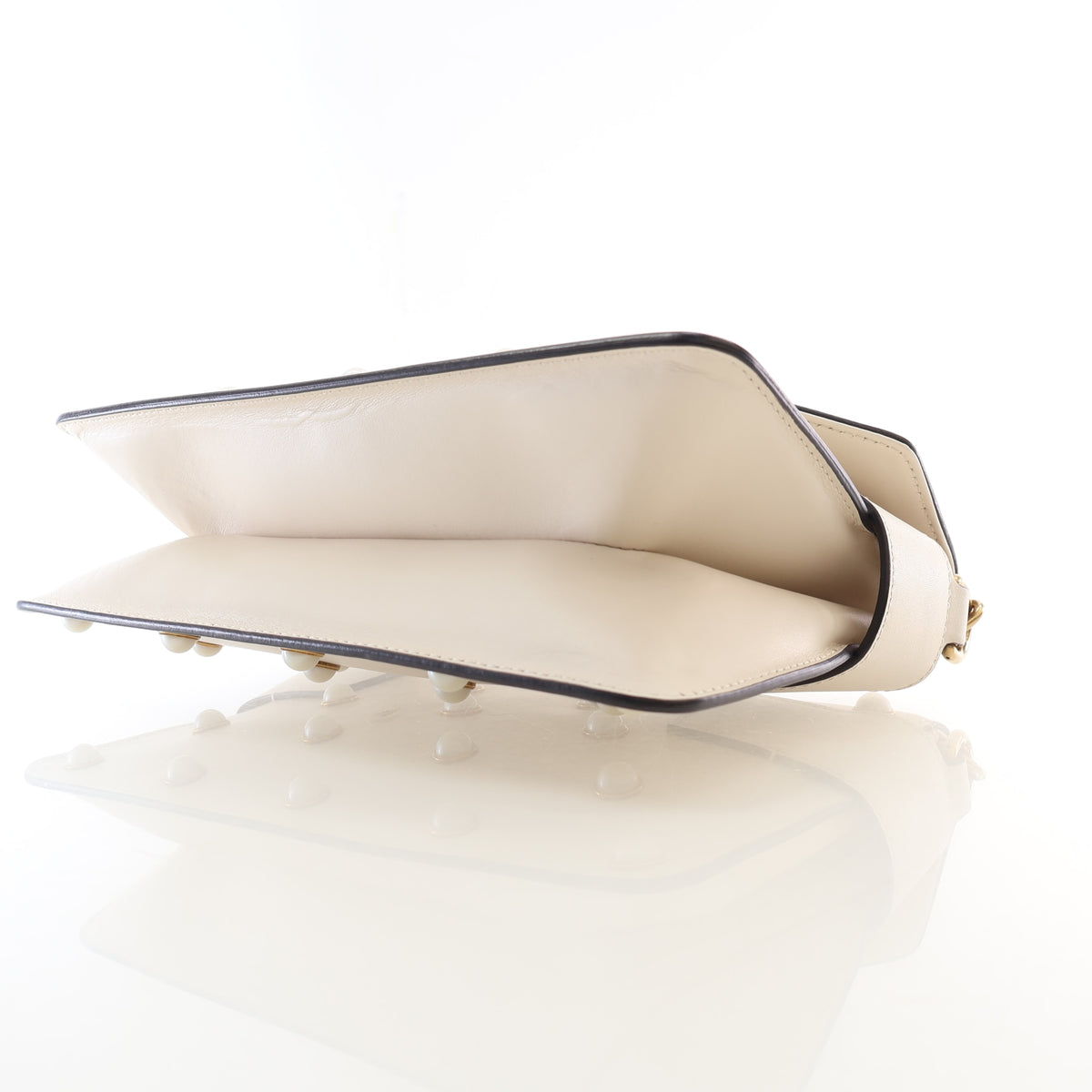 Pre-Owned Gucci Calfskin Broadway, side view