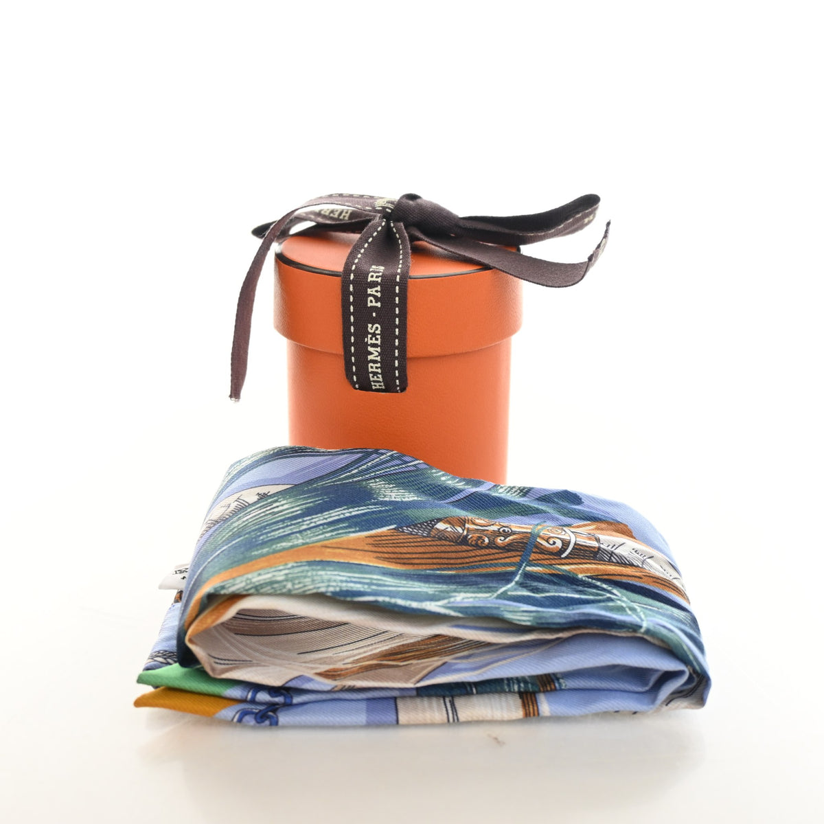 Pre-Owned Hermès Cavalcades Silk Twilly, shown with dust bag and packaging