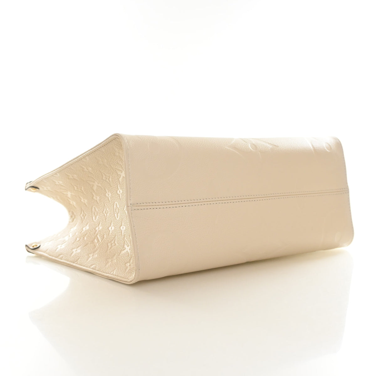 Pre-Owned Louis Vuitton Onthego MM Monogram Empreinte Giant, base and feet view