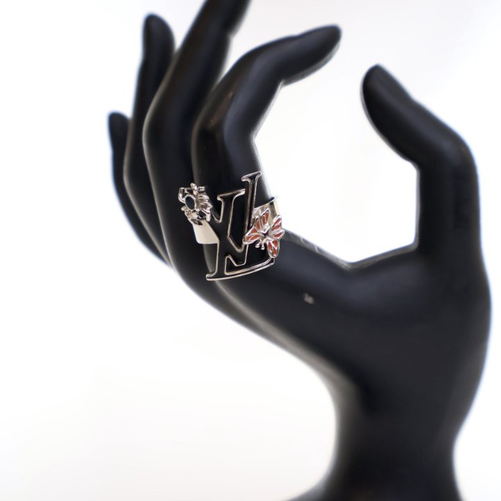 Louis Vuitton Fairytale Ring Sz L