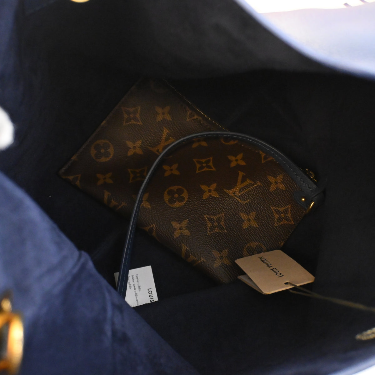 Pre-Owned Louis Vuitton Hobo MM Calfskin Lowkey, open interior