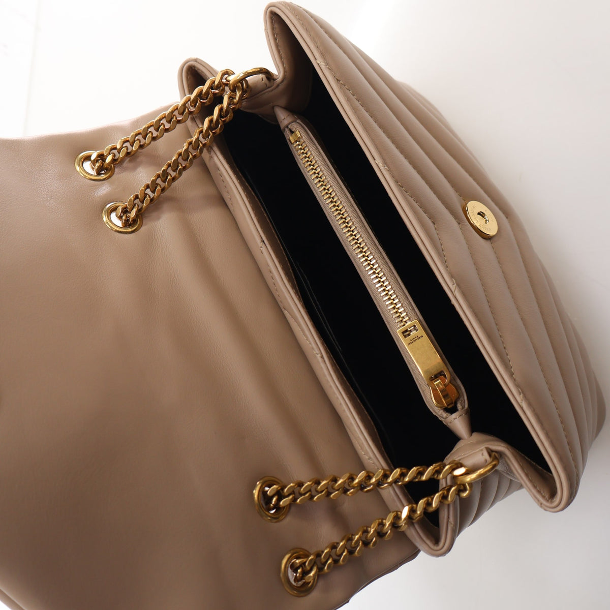 Pre-Owned Saint Laurent Loulou Small Calfskin, open interior with lining