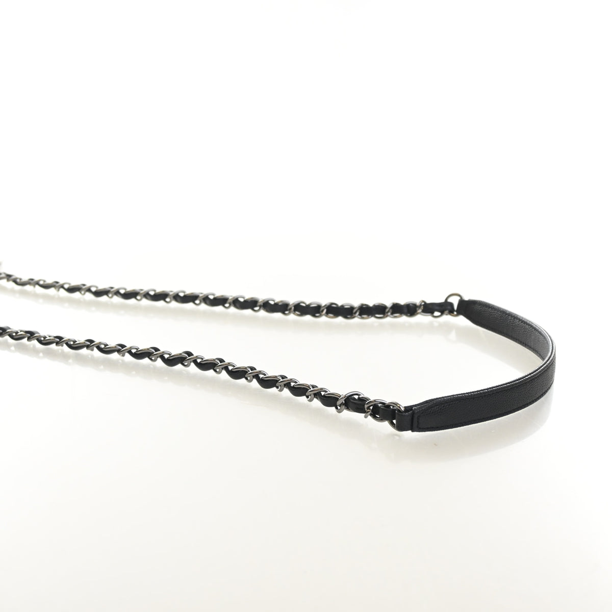 Pre-Owned Chanel Coco Handle Medium Caviar Leather Bag, strap and chain detail, photo 11 of 17