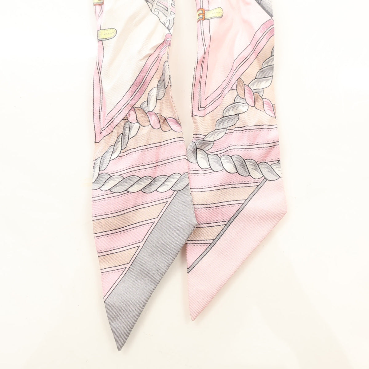 Hermes Silk Grande Tenue Twilly, photo 4 of 5