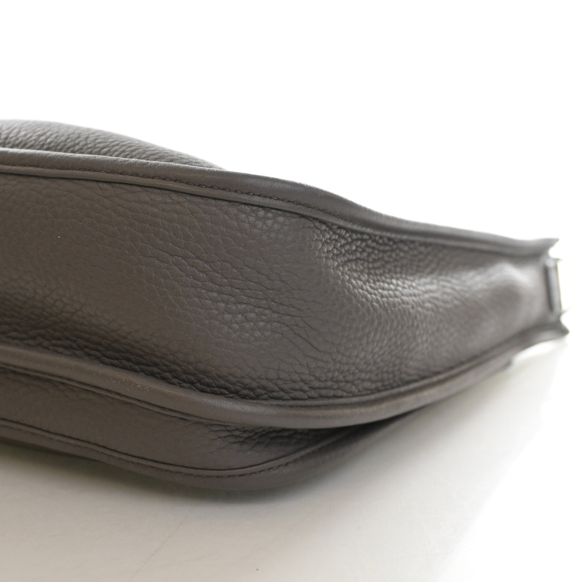 Pre-Owned Hermès Evelyne 29 Gris Etain Clemence Leather III, side profile, photo 7 of 13
