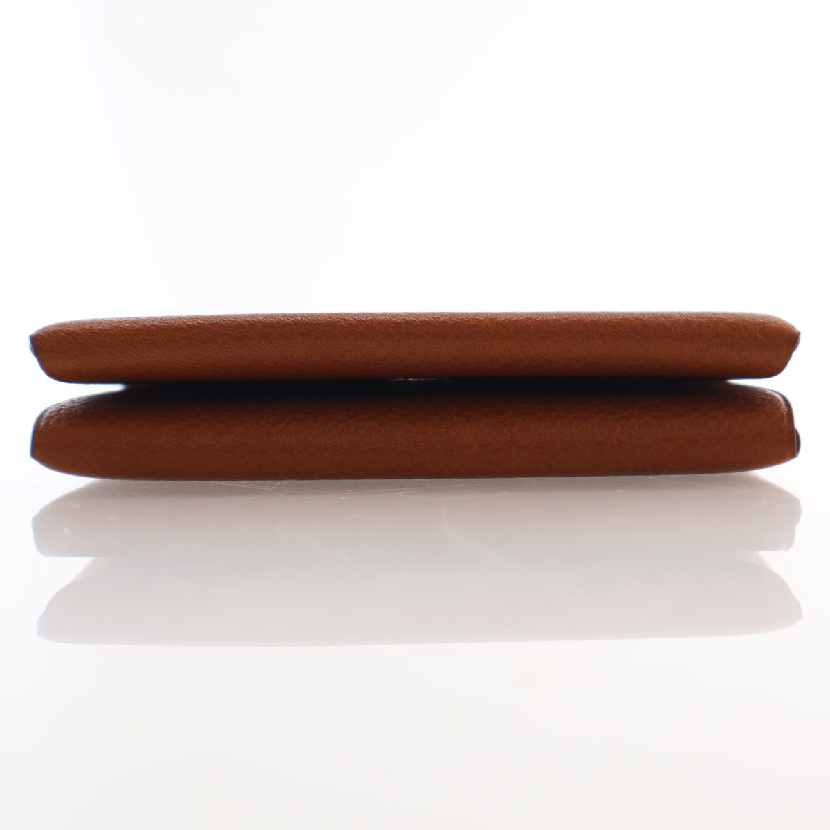 Pre-Owned Hermès Card Holder Fauve Barenia Leather Calvi Duo, base and feet view