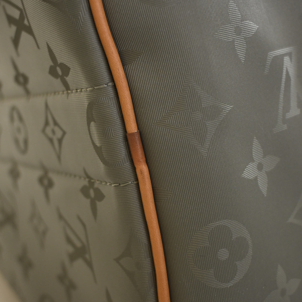 Pre-Owned Louis Vuitton 50 Monogram Titanium Keepall Bandouliere, side view