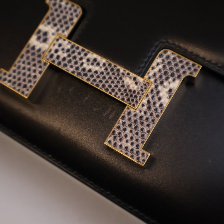 Pre-Owned Hermès Constance 24 Black Box Touch, gold hardware close-up, photo 15 of 20
