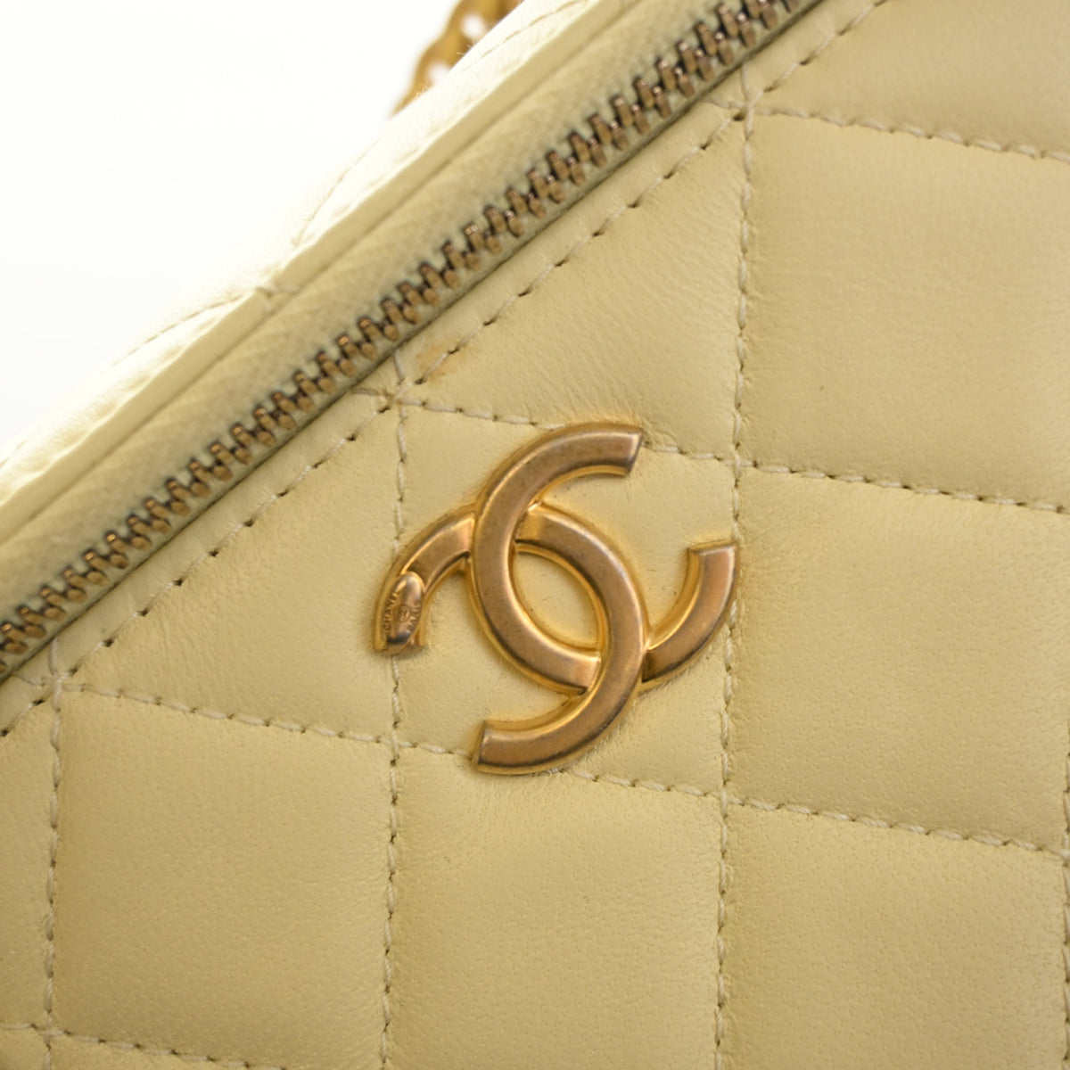 Pre-Owned Chanel Vanity Small Lambskin Pearl Crush, logo detail