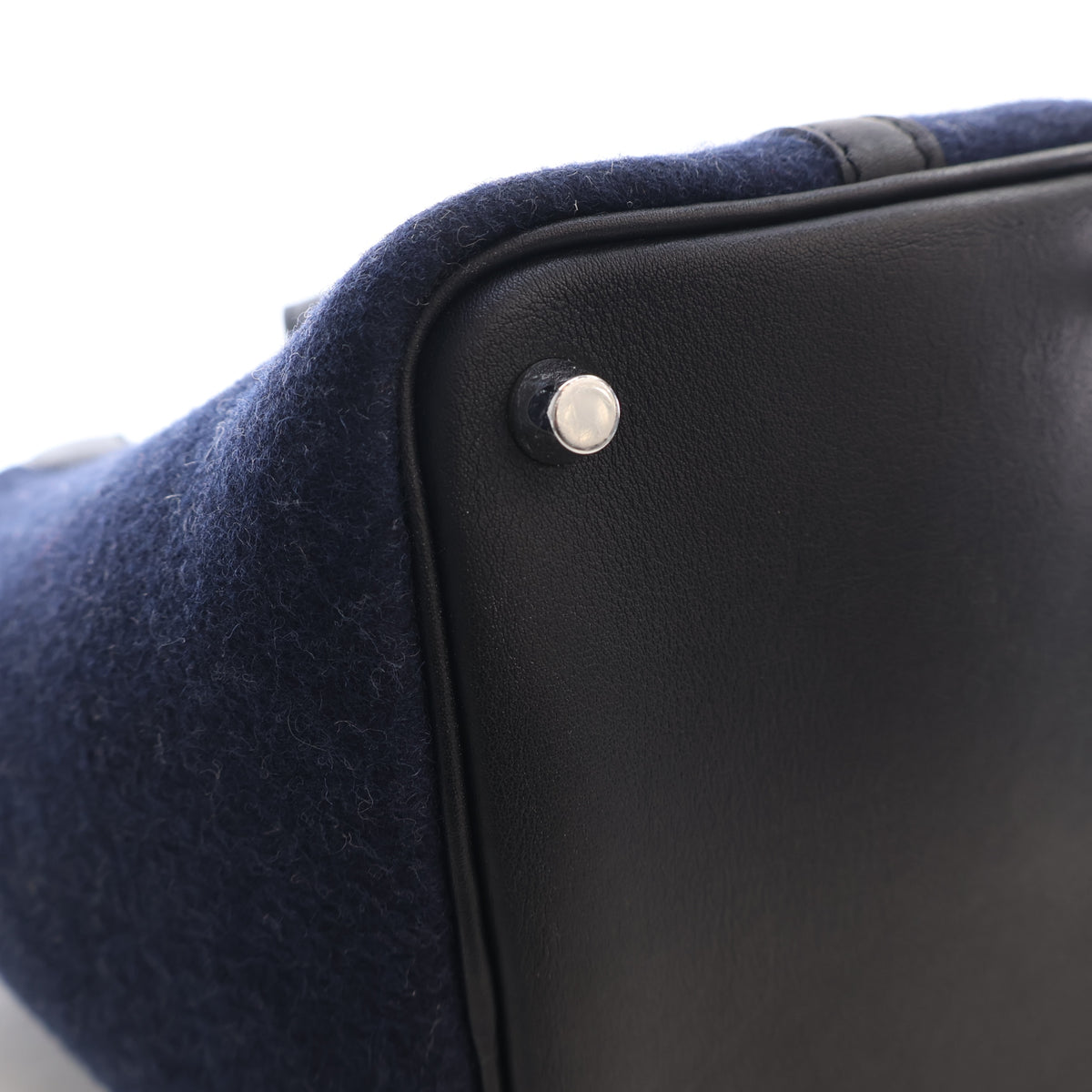 Pre-Owned Hermès Picotin Lock 18 Bleu Nuit Feutre, base view