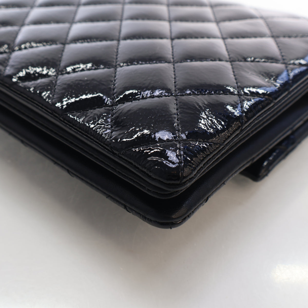 Pre-Owned Chanel Flap Bag Medium Patent Leather Accordion Single, corner and edge detail, photo 13 of 16